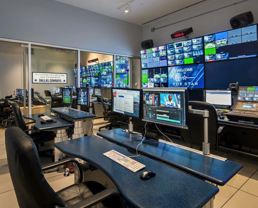 Bi-Level SmartTrac in Dallas Cowboys Control Room