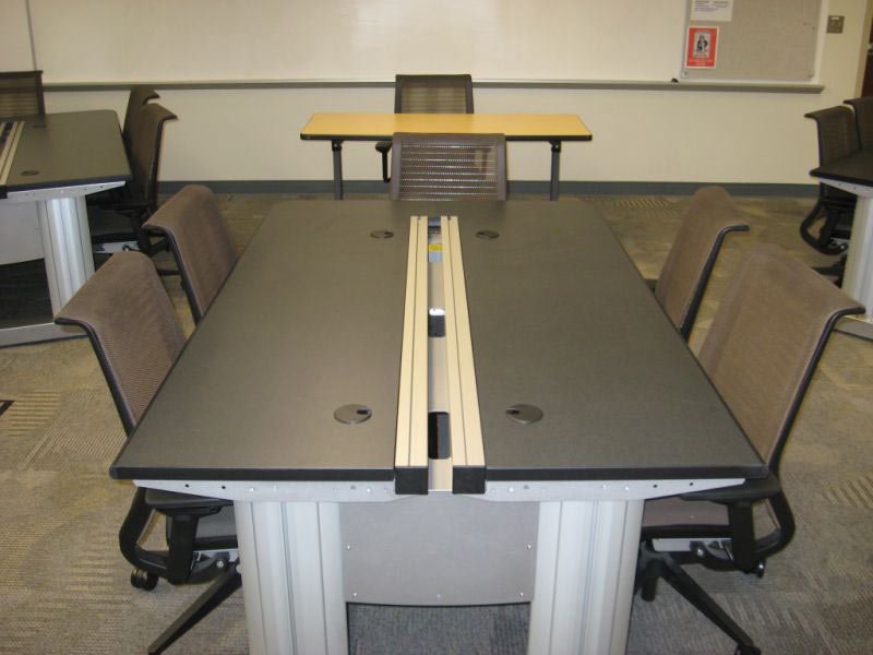 Back-to-back collaboration table